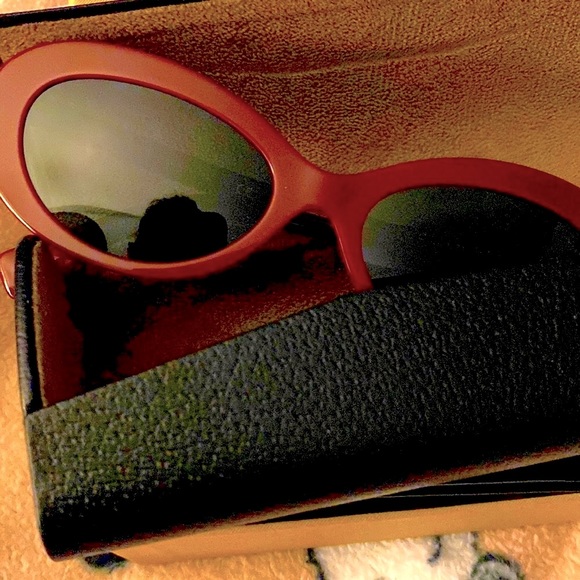 Burberry Beautiful burgundy sunglasses unique and lovely - Picture 1 of 4